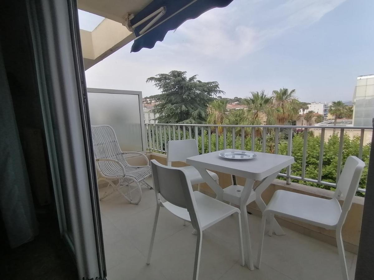 Residence L'Emilia Йер Экстерьер фото